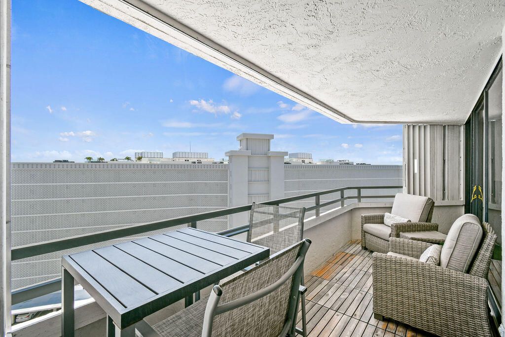 Active With Contract: $4,500 (2 beds, 2 baths, 1340 Square Feet)