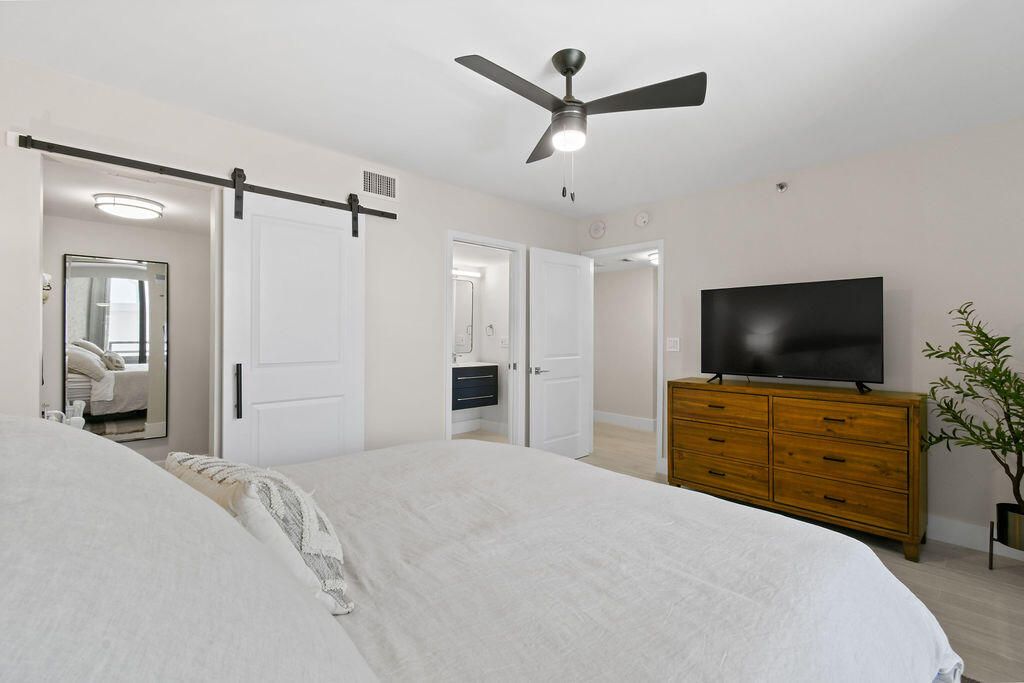 Active With Contract: $4,500 (2 beds, 2 baths, 1340 Square Feet)