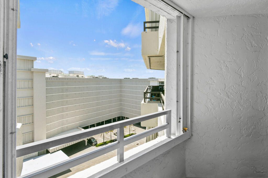 Active With Contract: $4,500 (2 beds, 2 baths, 1340 Square Feet)