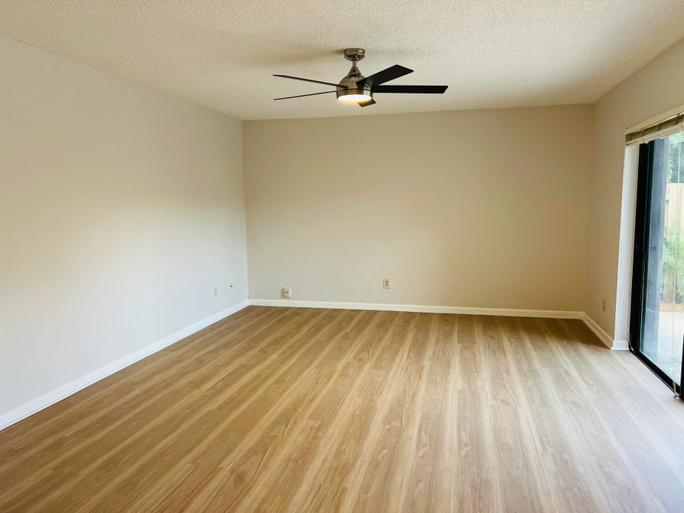 For Rent: $2,450 (2 beds, 2 baths, 1468 Square Feet)