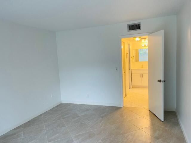 Active With Contract: $1,500 (1 beds, 1 baths, 738 Square Feet)