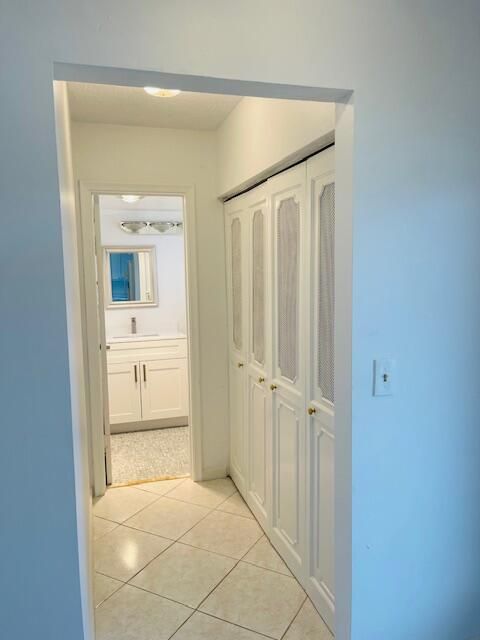 Active With Contract: $1,500 (1 beds, 1 baths, 738 Square Feet)