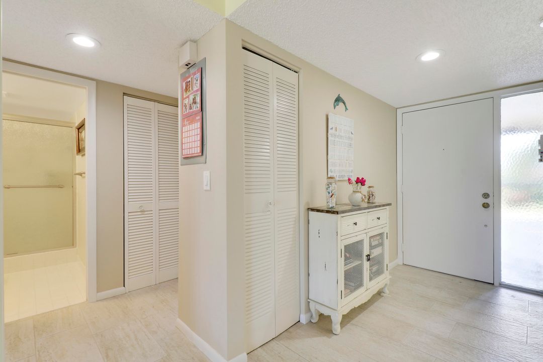For Sale: $275,000 (2 beds, 2 baths, 1280 Square Feet)