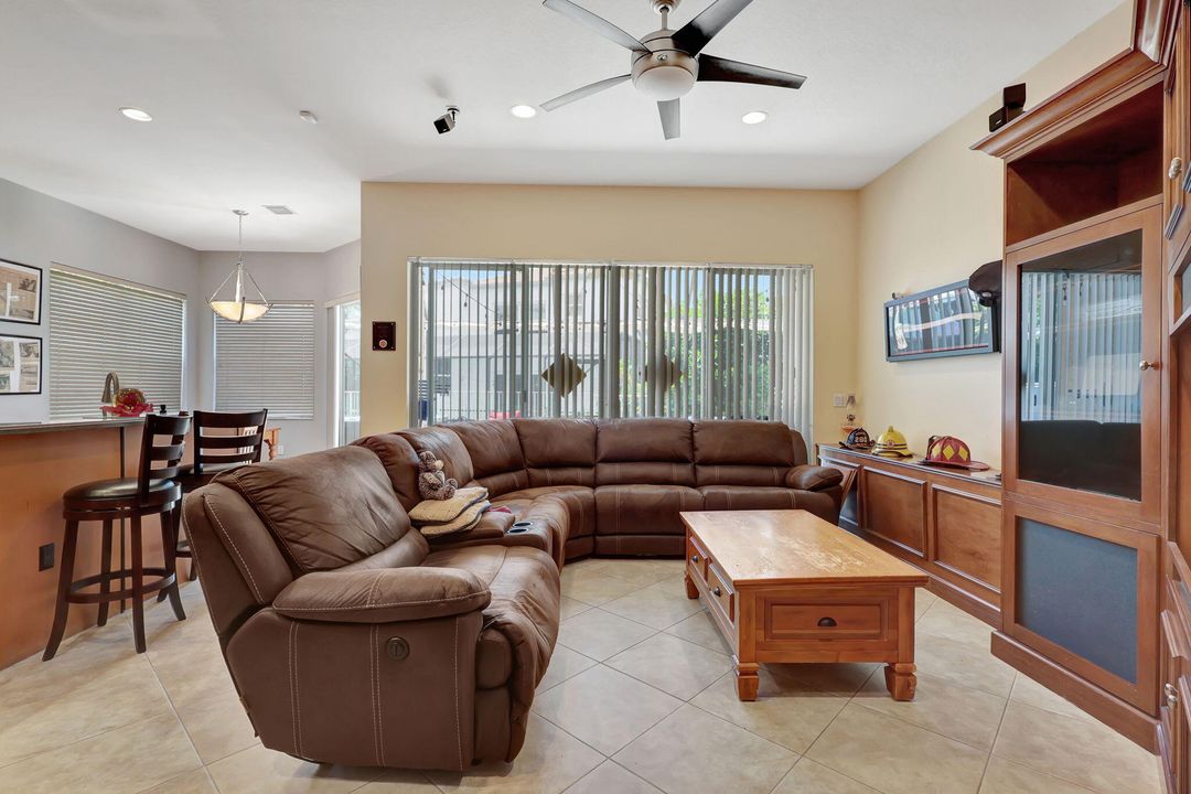 For Sale: $570,000 (2 beds, 2 baths, 2089 Square Feet)
