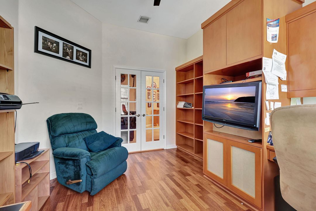 For Sale: $570,000 (2 beds, 2 baths, 2089 Square Feet)