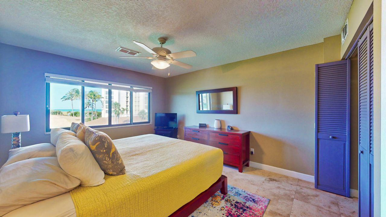For Sale: $334,000 (1 beds, 1 baths, 793 Square Feet)