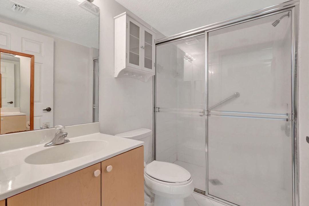 Active With Contract: $200,000 (2 beds, 2 baths, 883 Square Feet)