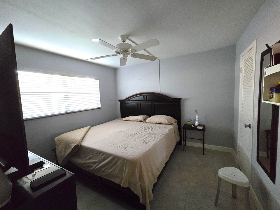 For Sale: $190,000 (2 beds, 1 baths, 840 Square Feet)
