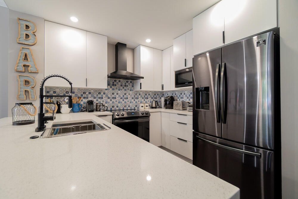 Active With Contract: $2,700 (2 beds, 2 baths, 1427 Square Feet)