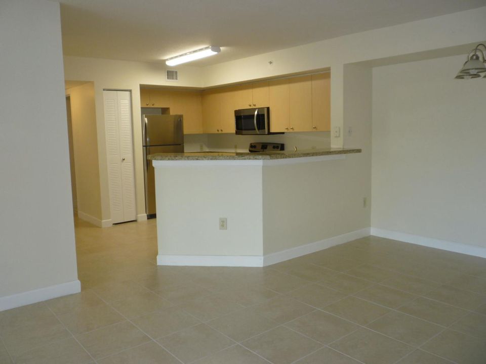 Active With Contract: $2,400 (3 beds, 2 baths, 1300 Square Feet)