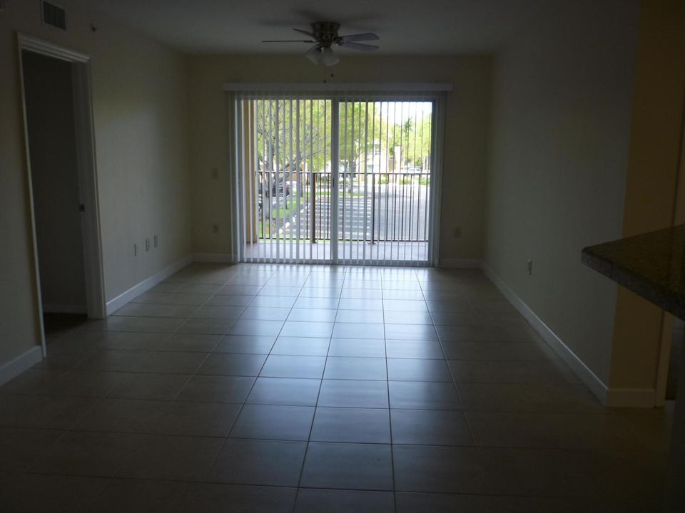 Active With Contract: $2,400 (3 beds, 2 baths, 1300 Square Feet)