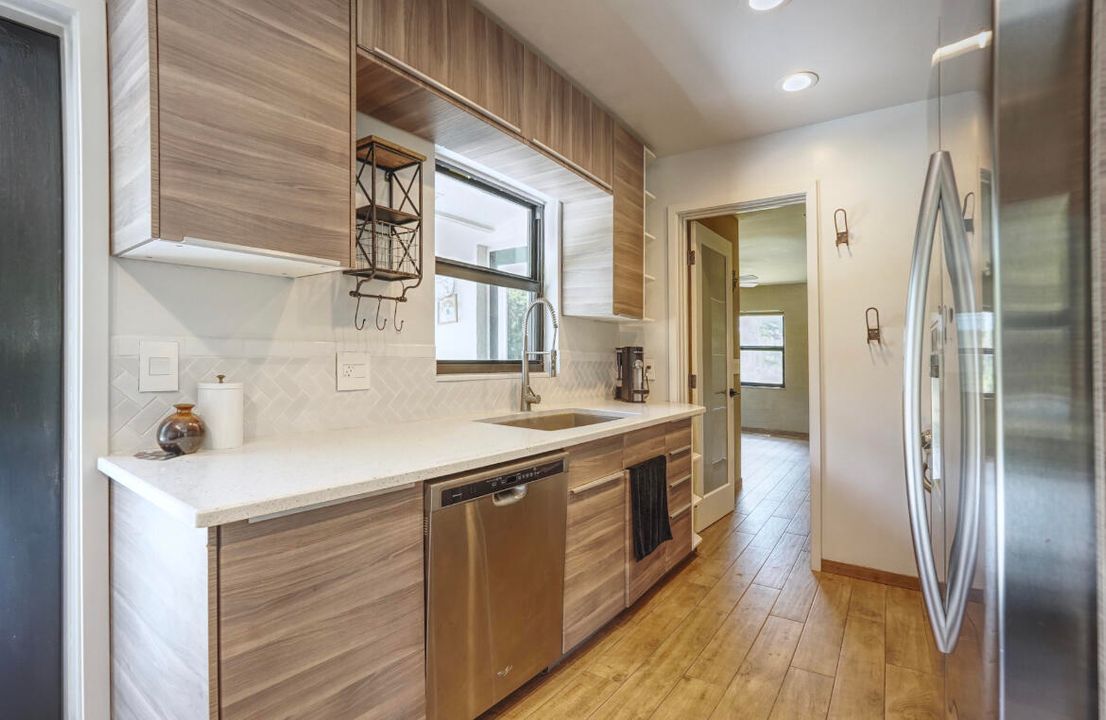 For Sale: $505,000 (3 beds, 1 baths, 1215 Square Feet)
