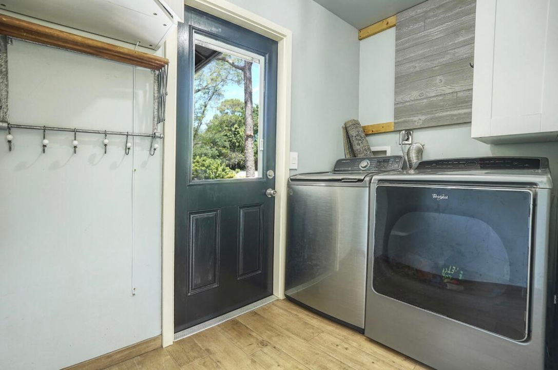 For Sale: $505,000 (3 beds, 1 baths, 1215 Square Feet)