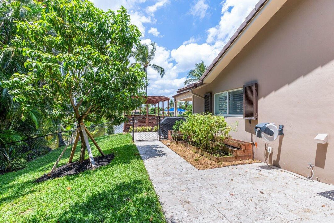 Active With Contract: $8,000 (4 beds, 3 baths, 2600 Square Feet)
