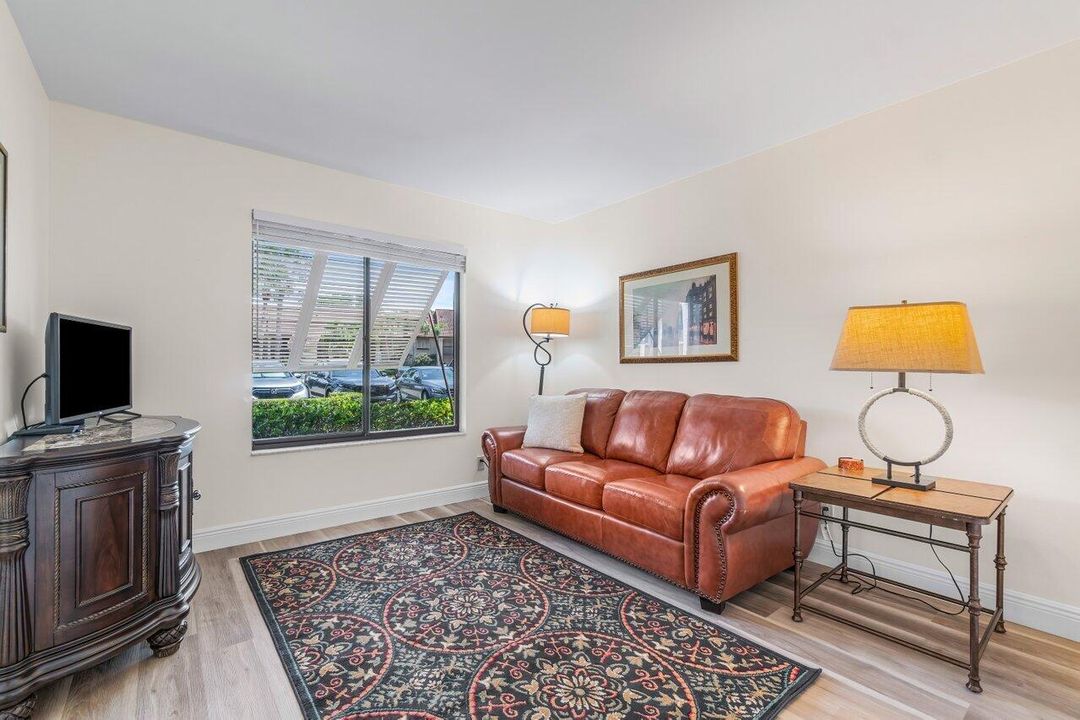 Active With Contract: $269,900 (2 beds, 2 baths, 1388 Square Feet)