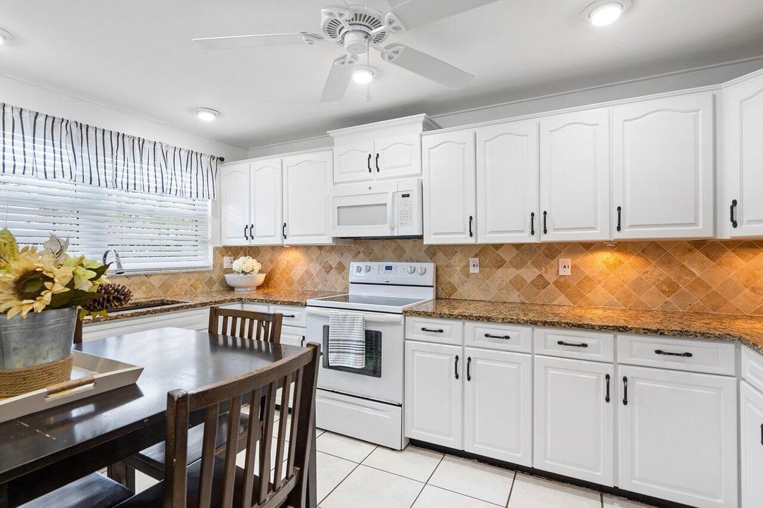 For Sale: $409,900 (2 beds, 2 baths, 1201 Square Feet)