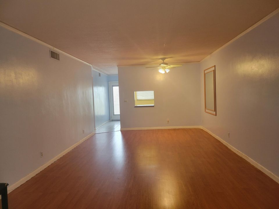 For Sale: $135,000 (2 beds, 2 baths, 982 Square Feet)