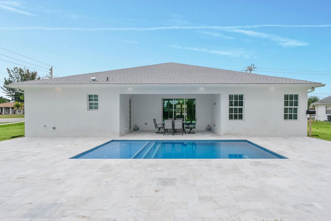 Active With Contract: $699,000 (4 beds, 3 baths, 2446 Square Feet)