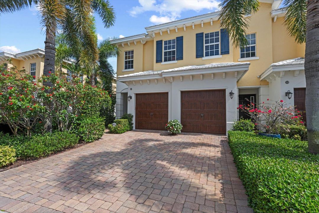 Recently Sold: $1,100,000 (3 beds, 3 baths, 2509 Square Feet)