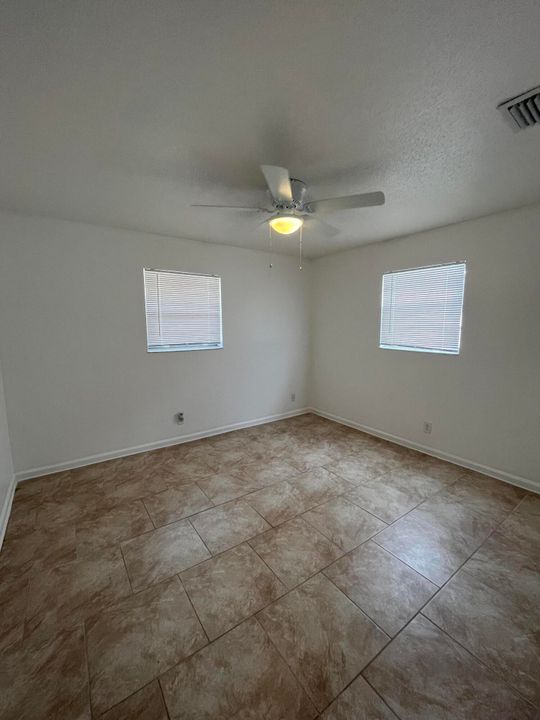For Rent: $1,895 (2 beds, 1 baths, 896 Square Feet)