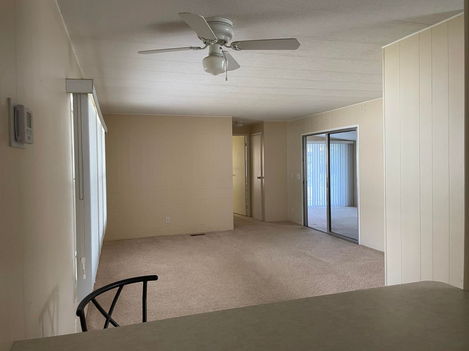 Active With Contract: $195,000 (2 beds, 2 baths, 840 Square Feet)