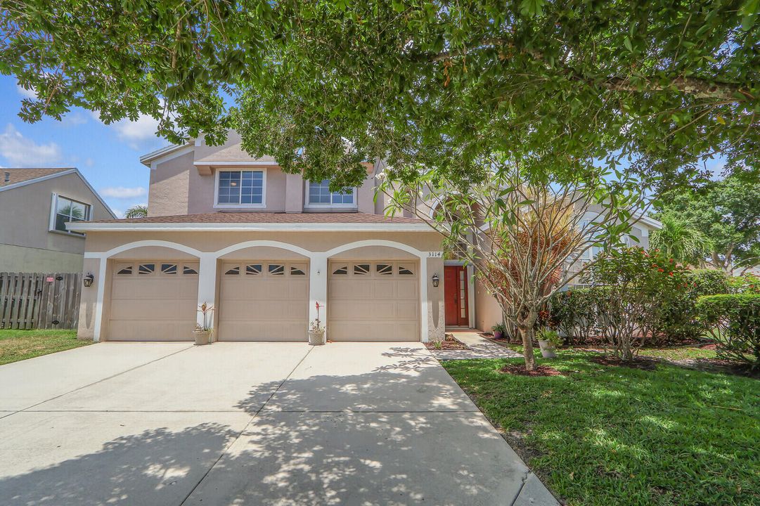 Active With Contract: $650,000 (4 beds, 2 baths, 2894 Square Feet)