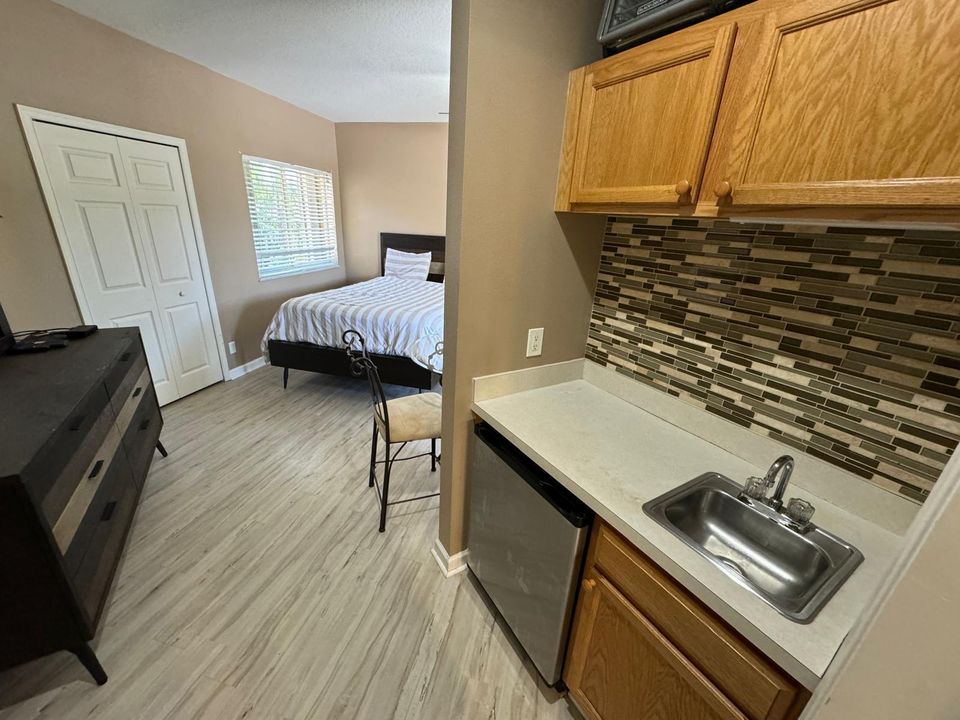 For Rent: $1,200 (0 beds, 1 baths, 450 Square Feet)