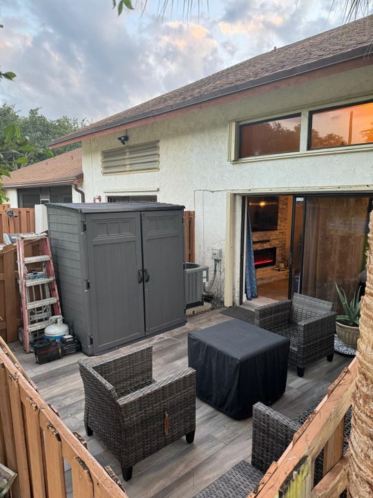 Active With Contract: $2,750 (3 beds, 2 baths, 1212 Square Feet)