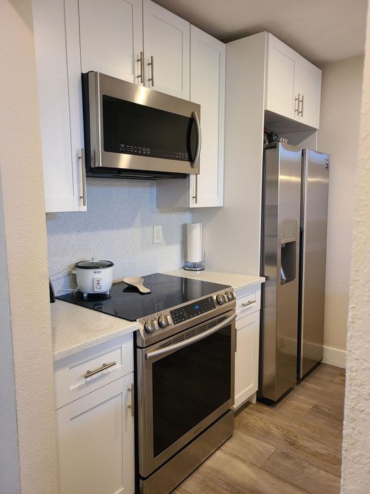 Active With Contract: $2,750 (3 beds, 2 baths, 1212 Square Feet)