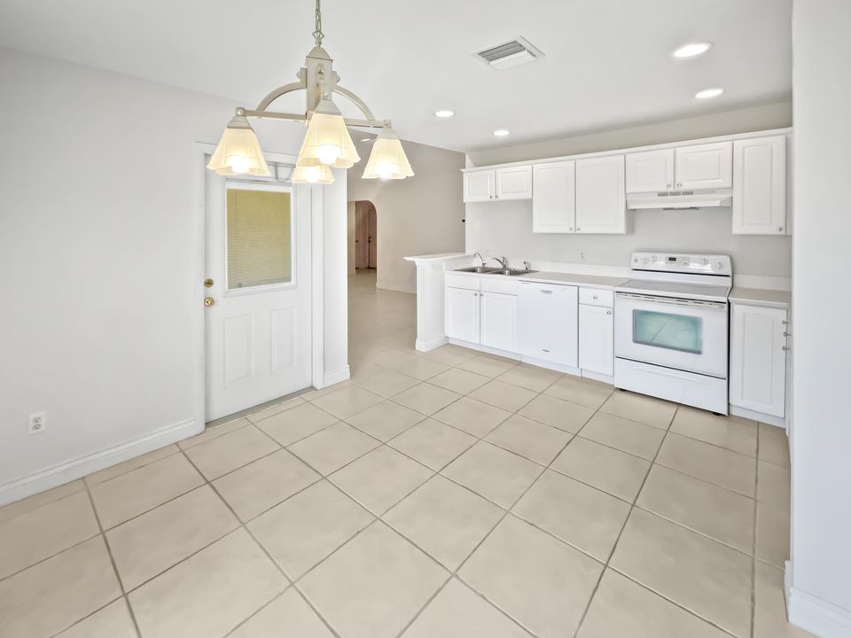 For Sale: $375,000 (3 beds, 2 baths, 1465 Square Feet)