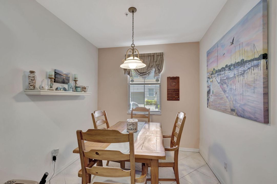 For Sale: $464,000 (3 beds, 2 baths, 1290 Square Feet)