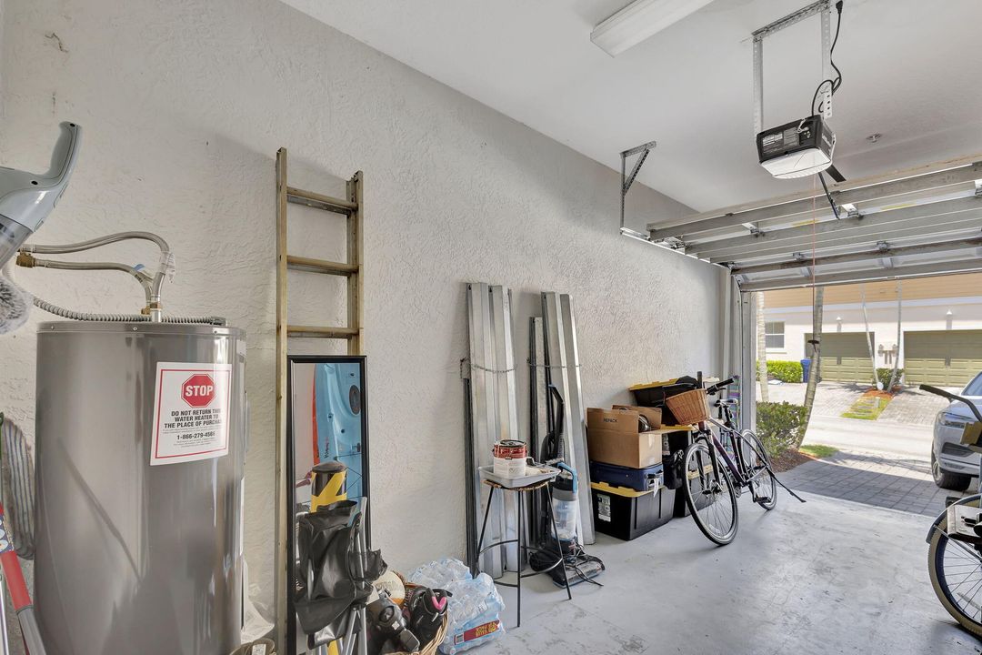 For Sale: $464,000 (3 beds, 2 baths, 1290 Square Feet)