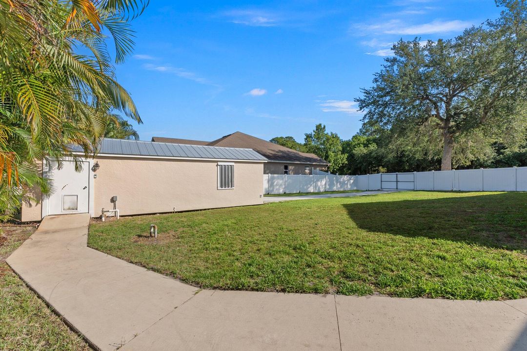 Active With Contract: $499,000 (3 beds, 2 baths, 1621 Square Feet)