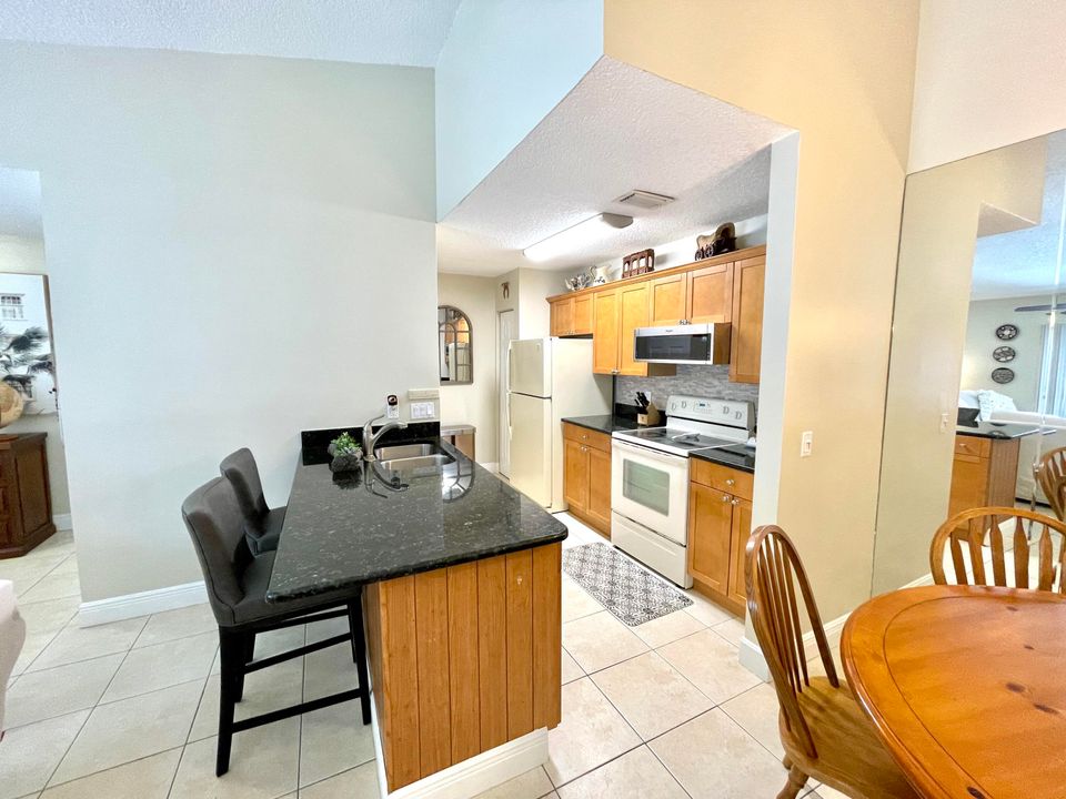 For Rent: $2,000 (2 beds, 2 baths, 1044 Square Feet)