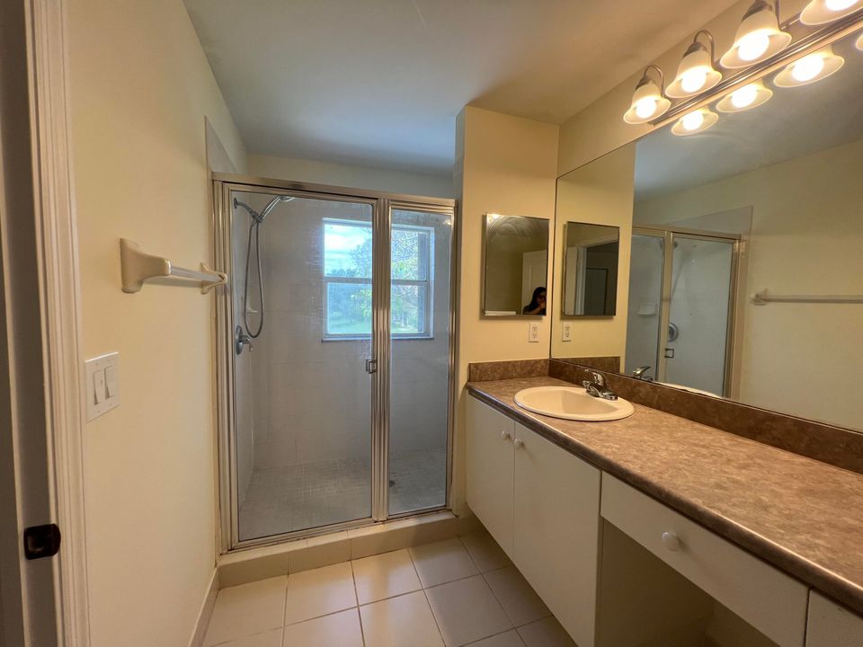 Active With Contract: $2,500 (2 beds, 2 baths, 1448 Square Feet)