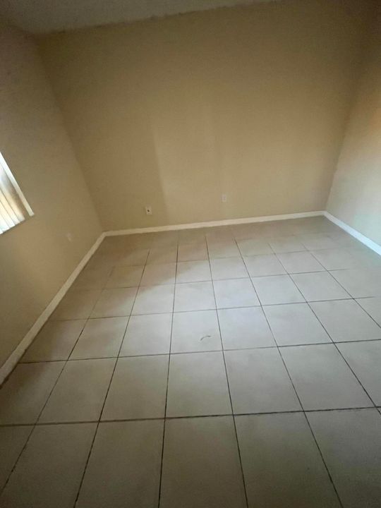 For Sale: $150,000 (2 beds, 1 baths, 728 Square Feet)