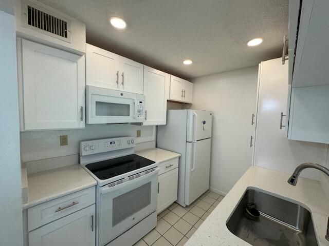 For Rent: $1,950 (2 beds, 2 baths, 1018 Square Feet)