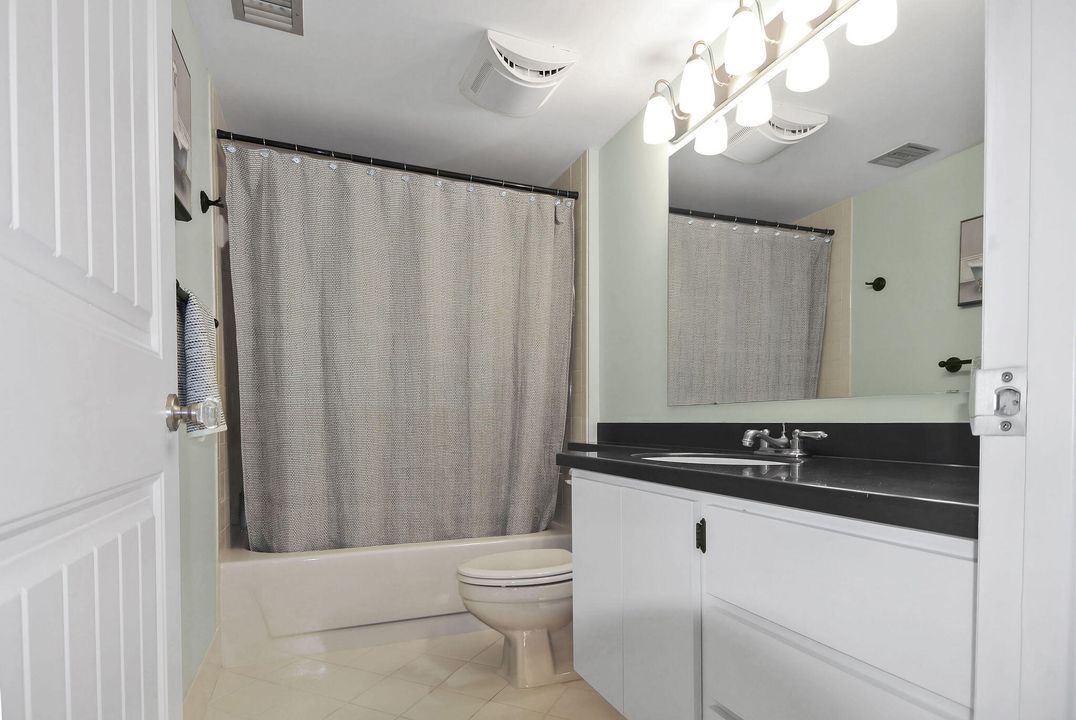Active With Contract: $3,000 (2 beds, 2 baths, 1385 Square Feet)