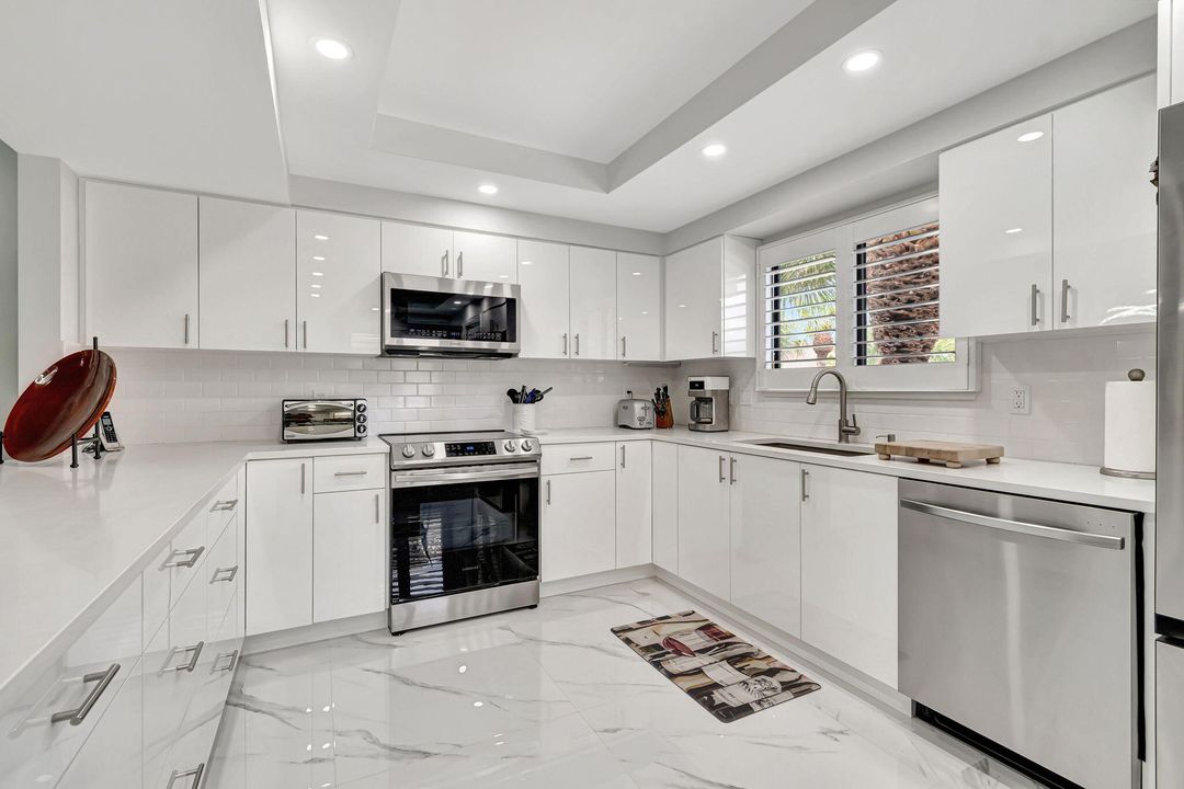 For Sale: $649,900 (2 beds, 2 baths, 1728 Square Feet)