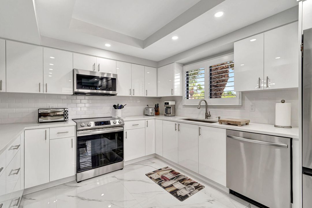 For Sale: $649,900 (2 beds, 2 baths, 1728 Square Feet)