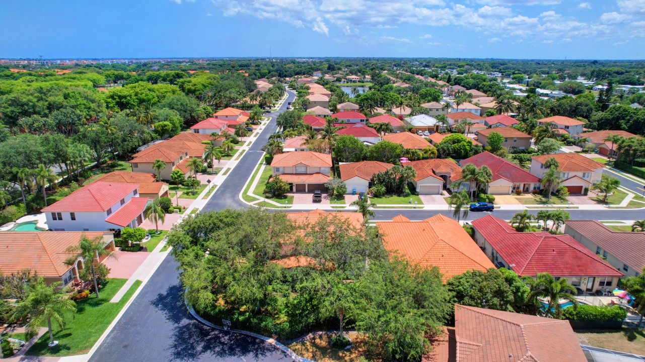 Active With Contract: $675,000 (4 beds, 2 baths, 2755 Square Feet)