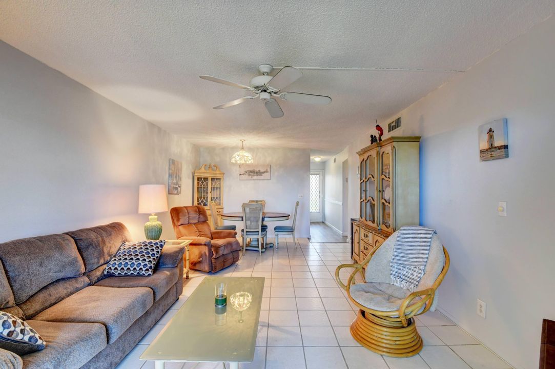 For Sale: $150,000 (2 beds, 2 baths, 991 Square Feet)