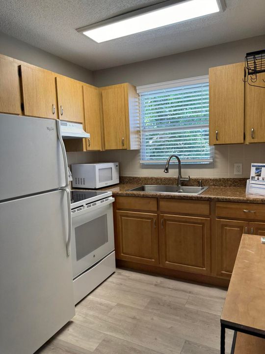 For Rent: $1,900 (1 beds, 1 baths, 560 Square Feet)