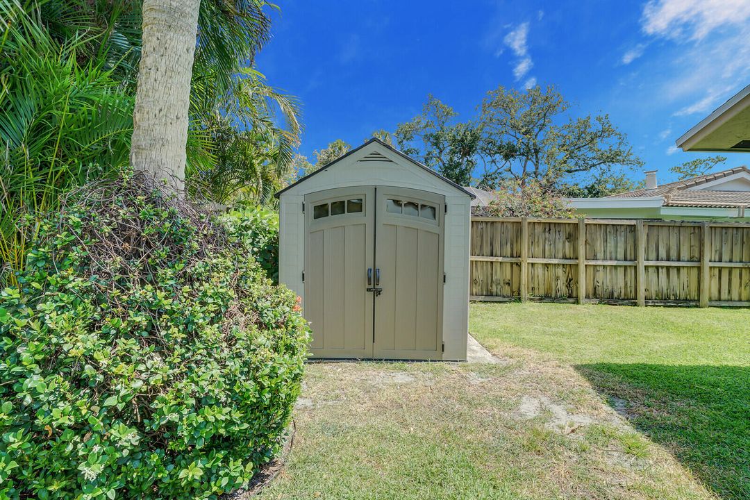 For Sale: $999,900 (3 beds, 2 baths, 2084 Square Feet)