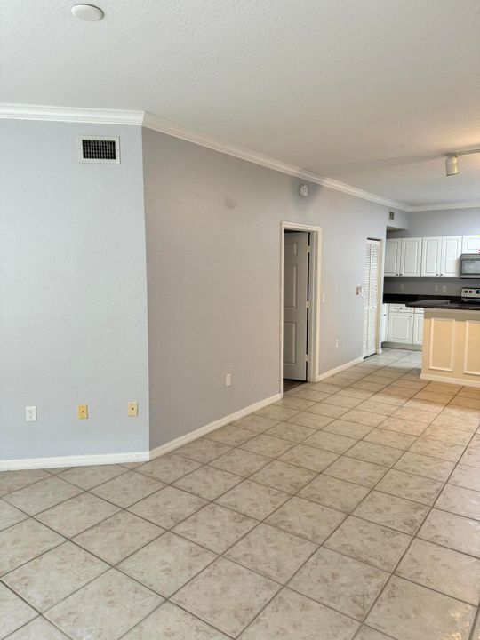 For Rent: $1,595 (1 beds, 1 baths, 695 Square Feet)