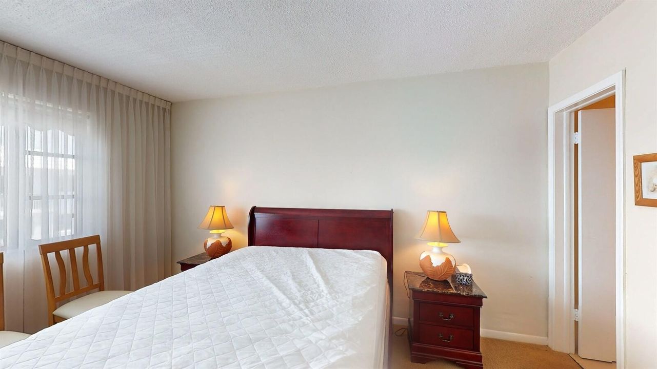 For Sale: $190,000 (2 beds, 2 baths, 930 Square Feet)
