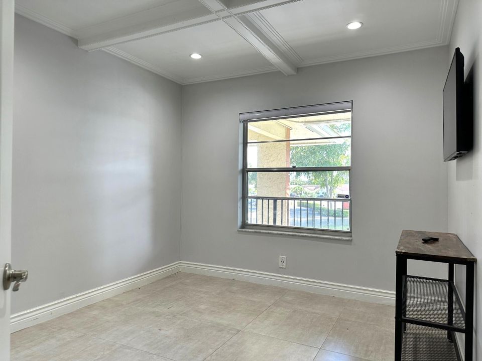 For Sale: $349,000 (3 beds, 2 baths, 972 Square Feet)