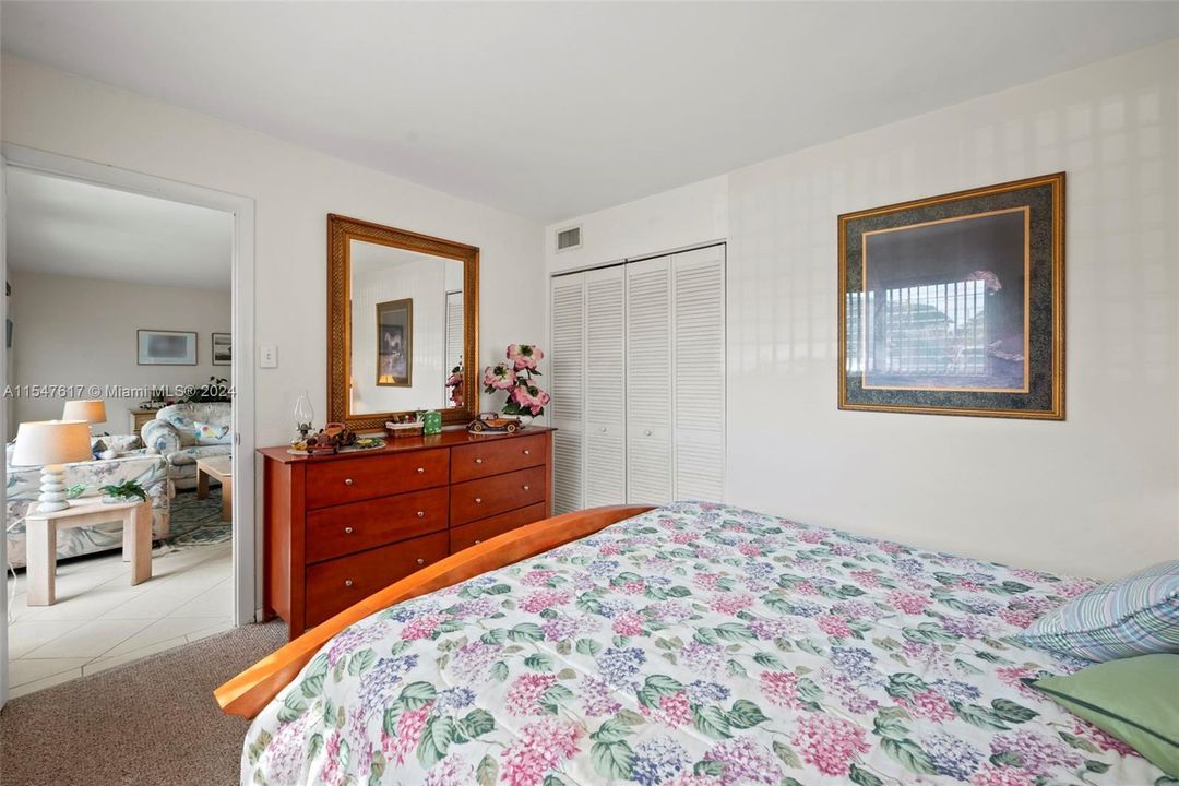 For Sale: $219,000 (2 beds, 1 baths, 800 Square Feet)
