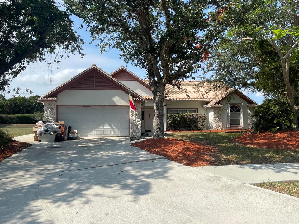 Recently Sold: $400,000 (3 beds, 3 baths, 2000 Square Feet)