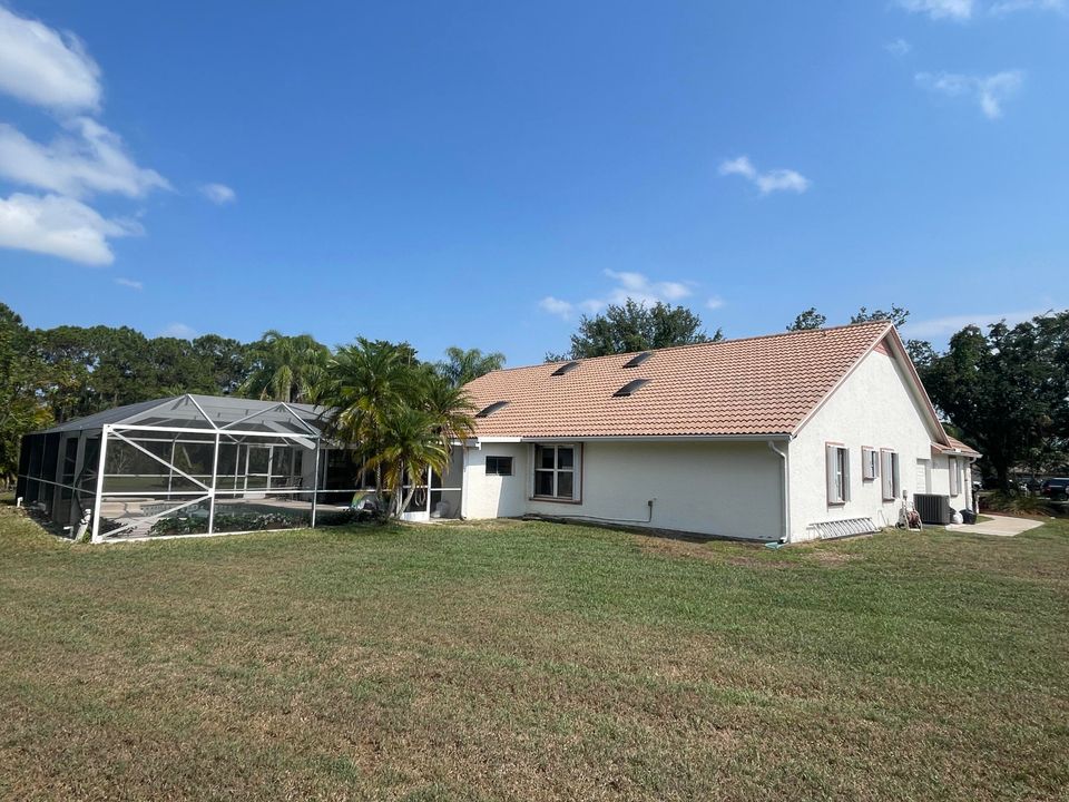 Active With Contract: $400,000 (3 beds, 3 baths, 2000 Square Feet)